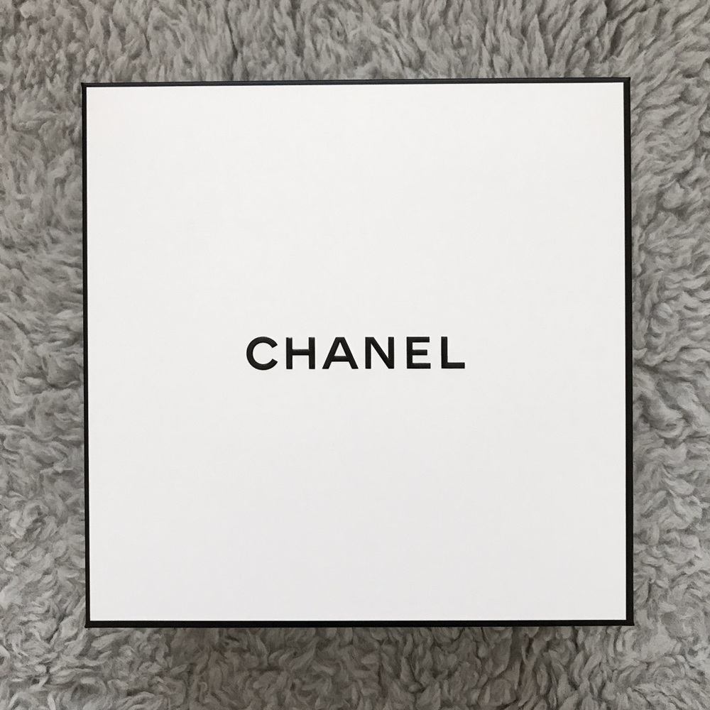 [LIKE NEW] Chanel Black & White Beauty Box